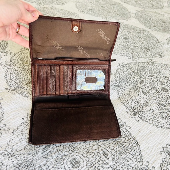 Fossil Brown Pebbled Leather Tri-Fold Wallet - Picture 6 of 7